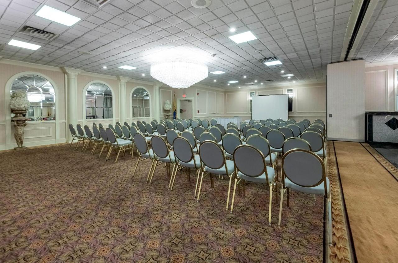 Red Roof Inn Plus Newark Liberty Airport - Carteret Bagian luar foto