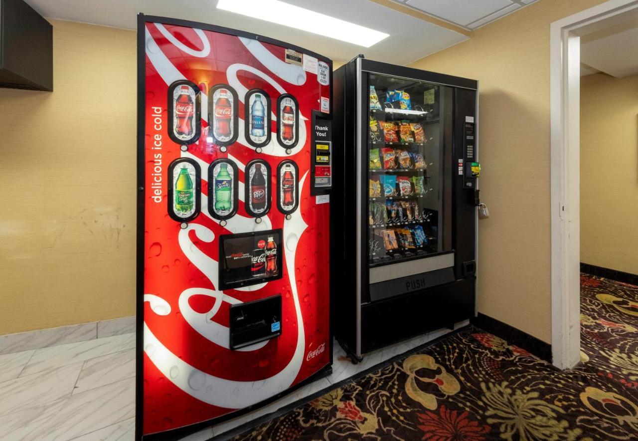 Red Roof Inn Plus Newark Liberty Airport - Carteret Bagian luar foto