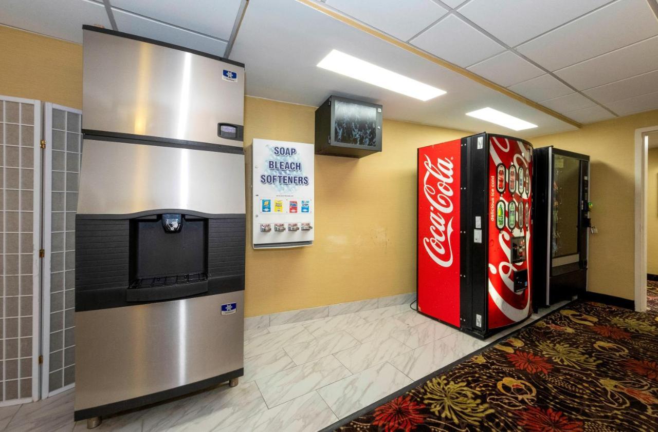 Red Roof Inn Plus Newark Liberty Airport - Carteret Bagian luar foto
