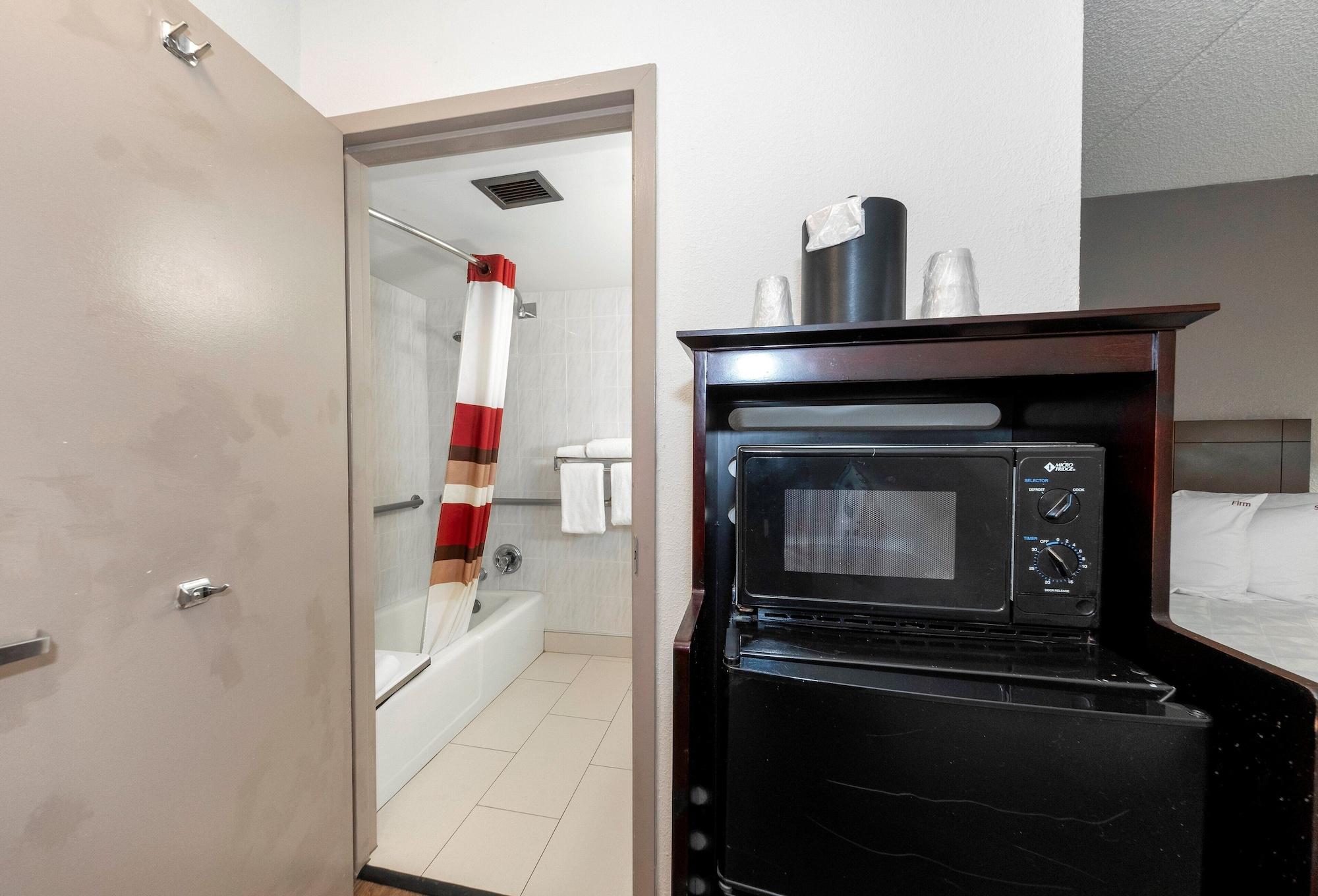 Red Roof Inn Plus Newark Liberty Airport - Carteret Bagian luar foto
