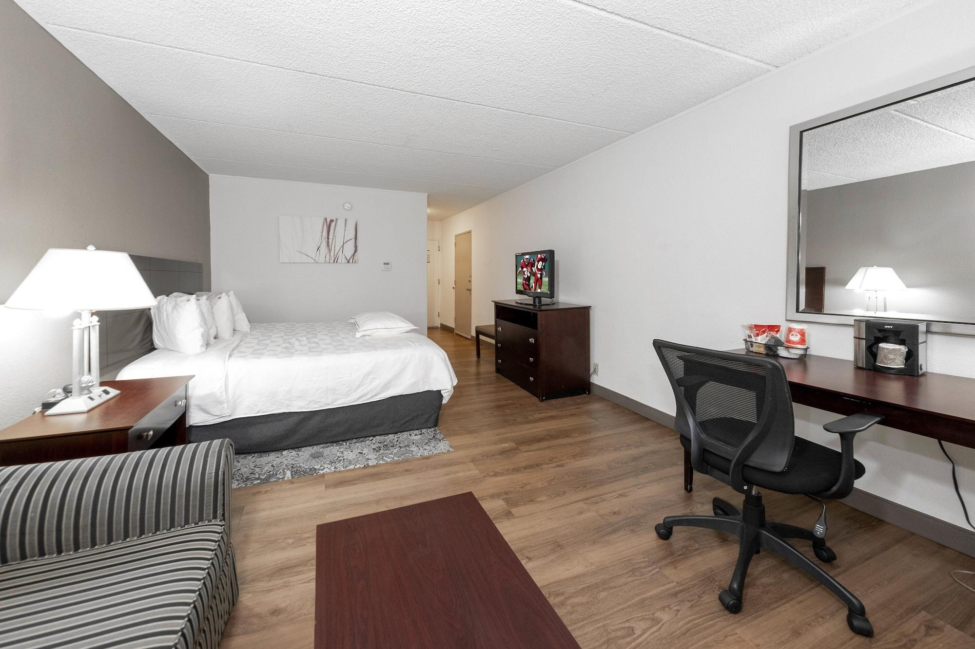 Red Roof Inn Plus Newark Liberty Airport - Carteret Bagian luar foto