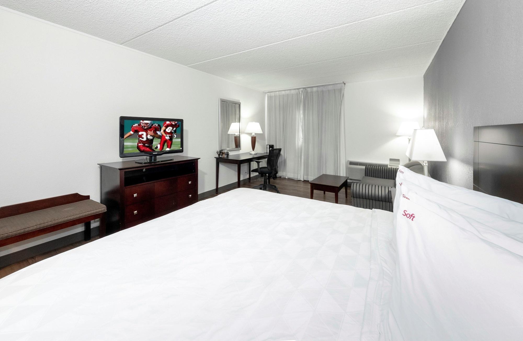 Red Roof Inn Plus Newark Liberty Airport - Carteret Bagian luar foto