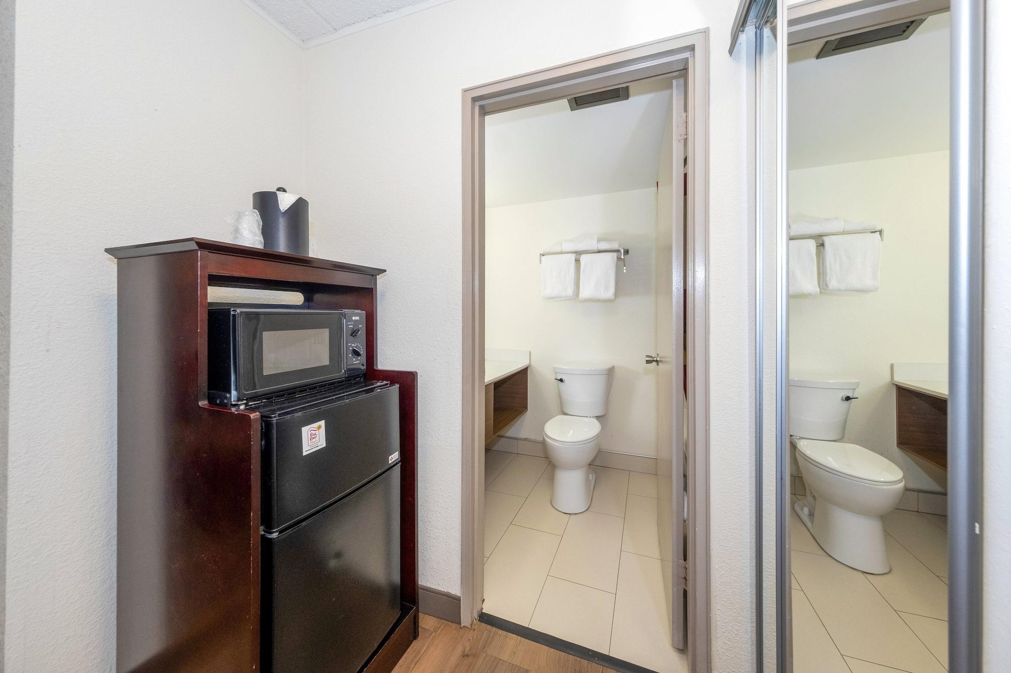 Red Roof Inn Plus Newark Liberty Airport - Carteret Bagian luar foto