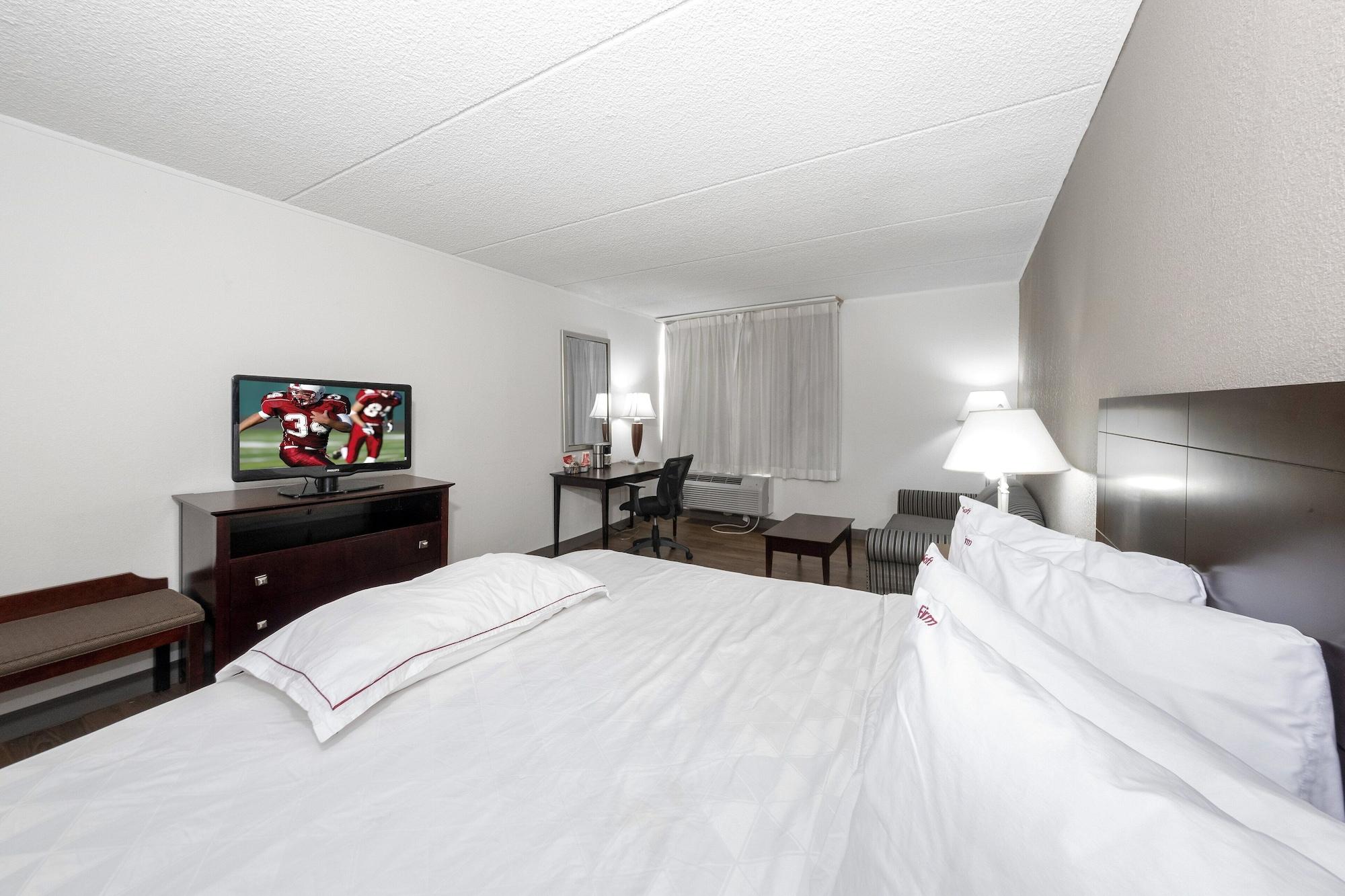 Red Roof Inn Plus Newark Liberty Airport - Carteret Bagian luar foto